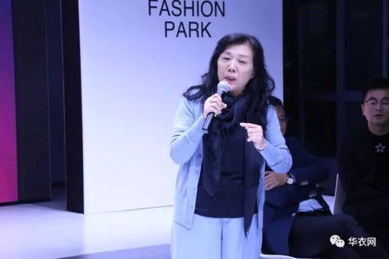 杭州一路向北商贸有限公司,作为一家专业的女装批发及供应链服务提供商,致力于为国内外服装品牌商、零售商和代理商提供全方位的解决方案。